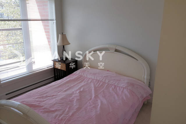 260810165627_bedroom 2nd floor.jpg